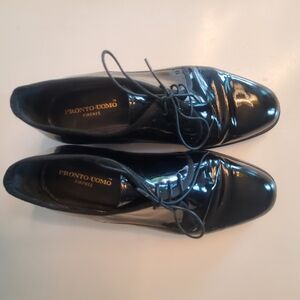 Pronto Uomo Shiny Black Oxfords, Size 8